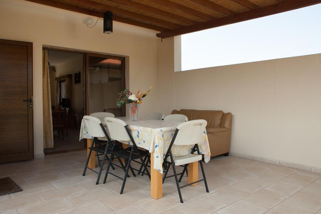 Villa Natasha Coral Bay Exterior foto